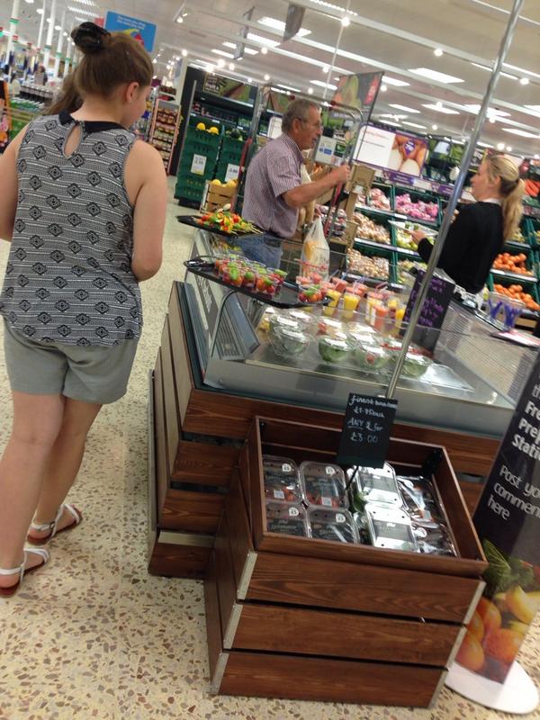 AJuicebar's tweet photo. massive interest in the #eatyourcolour tomatoes! http://t.co/DO5pggE0yr