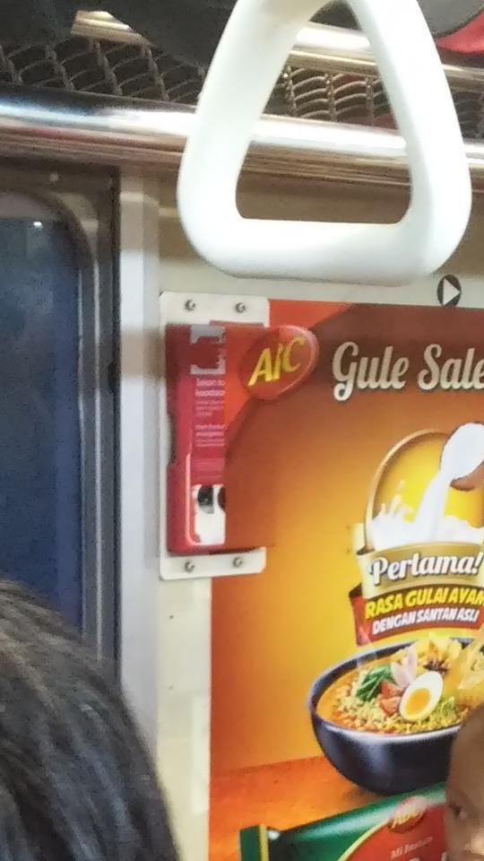 maradonaputra's tweet photo. @CommuterLine adv menutupi tombol darurat di salah satu gerbong krl1610 http://t.co/69auBcePO9