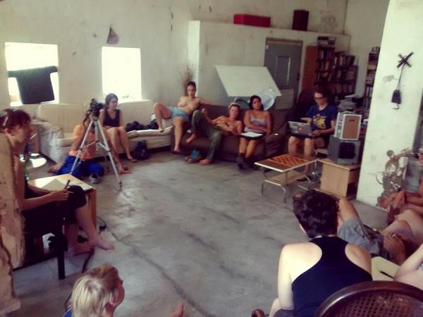 luciaegana's tweet photo. hablando con viejas y nuevas amigas sobre #transhackfeminismo <3 #thf2014 streaming en http://t.co/1KKCcVPaYh http://t.co/hYrI0vzCEm