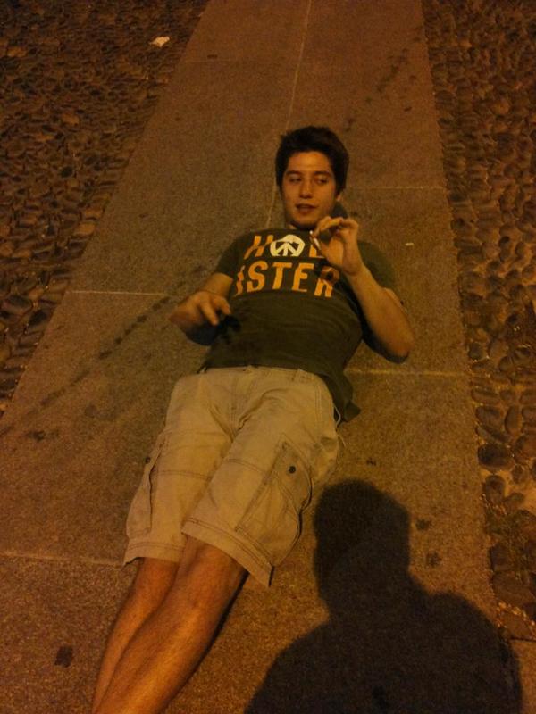 RitualRiz's tweet photo. @RealGiglio9 @Realpaoloz @LucaDanesino @GeghiGeghi salvate il soldato paolo! #passodelgiaguaro #uomovspetrus http://t.co/GkwA45AF7K
