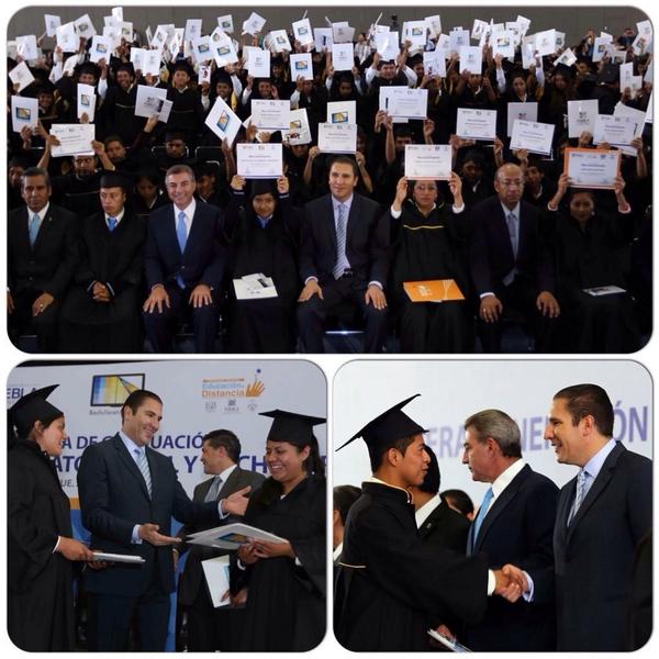 RafaMorenoValle's tweet photo. Felicito a los maestros, alumnos y padres de familia por su compromiso con la calidad educativa. #ENLACE2014 #Puebla http://t.co/UtVnYVwqWN