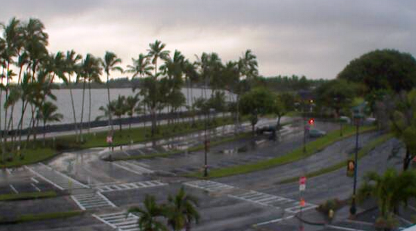 hiloliving's tweet photo. Empty downtown Hilo, Hawaii.  Calm before the arrival of Iselle and Julio storms http://t.co/obqbm9qAlm