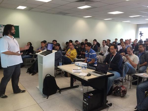 simoesrenato's tweet image. Quem quer ser um arquiteto? com @marceloancelmo #TDC2014 #ArquiteturaJava