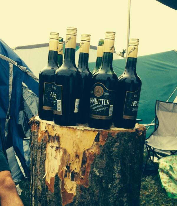CampArnbitter's tweet photo. Så er der gang i #CampArnbitter på 2. dag! #TræstubbenKører #ArneArneArne #HerGårDetGodt #BælteslagIBarRøv http://t.co/cb9UCpnq4Y