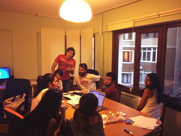 MascotMedia's tweet photo. Çalışmalar tüm hızıyla devam ediyor. #Abatma @Dileksglm http://t.co/6hlqRSWcI6