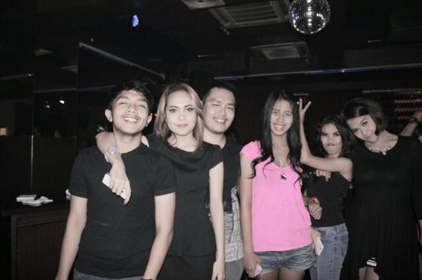 XmoveManagement's tweet photo. Waktu party bday bashnya debby @tipsykmg http://t.co/OCClPmaGLc