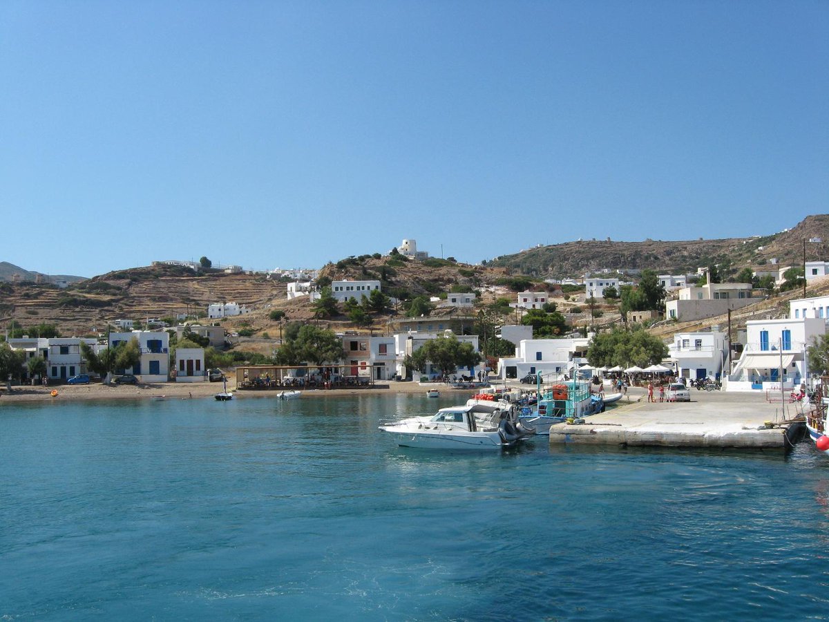 Face2FaceTravel's tweet photo. Dit kleine eiland Kimolos ligt vol met witte rotsen die uit krijt bestaan. het ligt slechts een halve mijl van Milos. http://t.co/JWjzJBCq5J