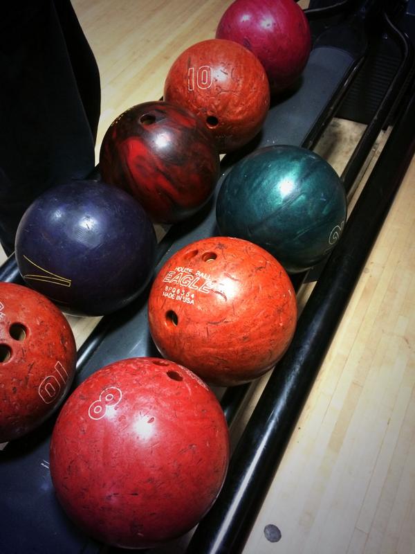 caramcdermott's tweet photo. Kids (and me) having great fun at @Astrabowl @ThisIsCavan Entertaining the cousins :) http://t.co/73ZQPwJZy8