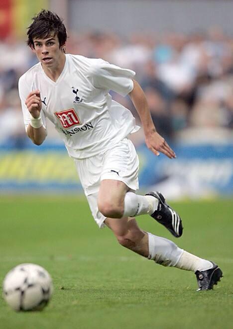 FootballFunnys's tweet photo. Gareth Bale is a physical specimen. He's come a long way from his Spurs days. http://t.co/kGU9r4Icmp