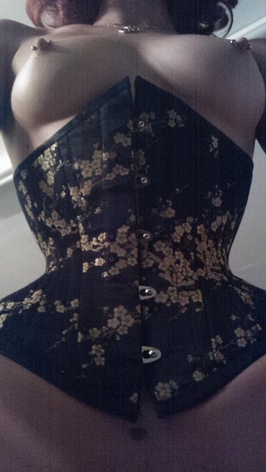 The Con begins today! Make sure to find me while you're slinking around. I'll keep my eye open for wimps<a href="/tag/fetish"class="tags"><span>#fetish</span></a><a href="/tag/sugartoes"class="tags"><span>#sugartoes</span></a><a href="/tag/nibblenibble"class="tags"><span>#nibblenibble</span></a>