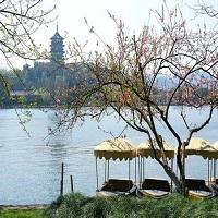 krismedlen's tweet photo. #Shanghai Hangzhou Tour- Normally one day #Hangzhou private bus tour from Shanghai. http://t.co/Q8OyvOHNEz http://t.co/rYC4AduNEM
