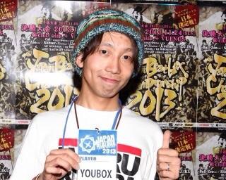 humanbeatboxabc's tweet photo. 【YOUBOX】
JBC2013Best16。地上波のTV番組の玄人跣でTATSUYAとの対決した人物。他のビートボクサーとは一風変わったコメディースタイルはオーディエンスを虜にする http://t.co/0GIn3zPBvS
