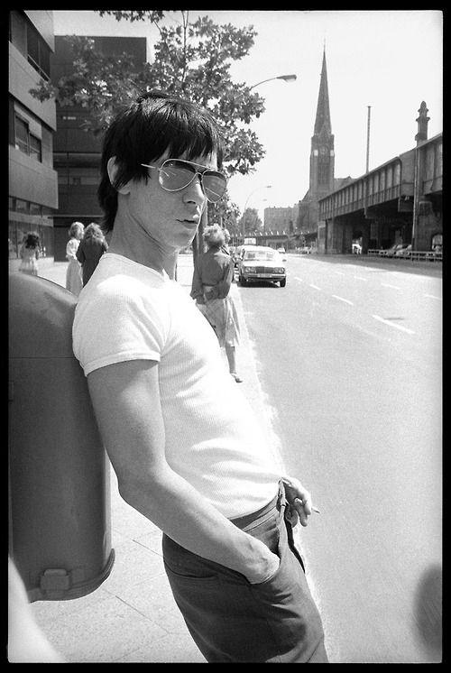 Iggy on Twitter: "#tbt photo by Esther Friedman. Berlin circa 1977. #iggypop http://t.co/dJVDe1sTDF" / Twitter