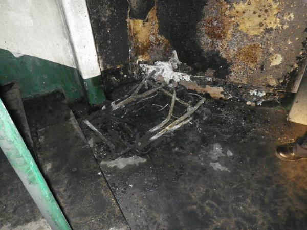 LondonFire's tweet photo. Arsonist set fire to this buggy in a stairwell of a block of flats. The smoke blocked the escape routes #knowtheplan http://t.co/rPdlZsAFyQ