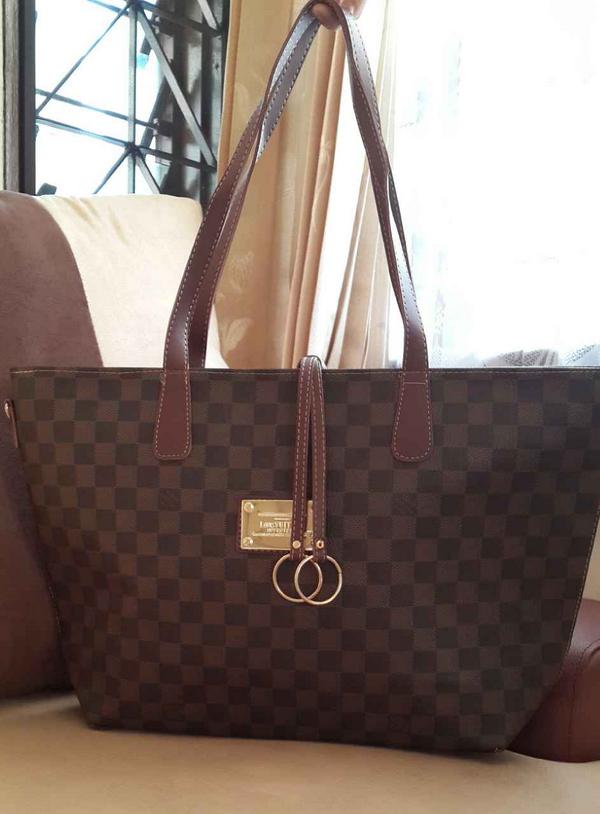 Lv tote....150k aja sayang...minat mention Lozera yaaa....