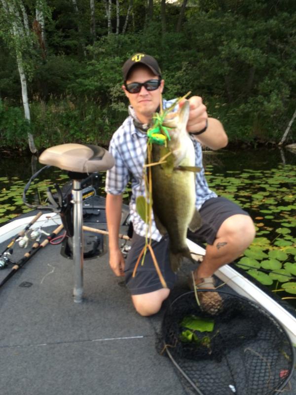 SauceBoss_06's tweet photo. @Bass_Pro_Shops   Frogs in northern MN #lillypads #spro http://t.co/rMWr6mE6ku