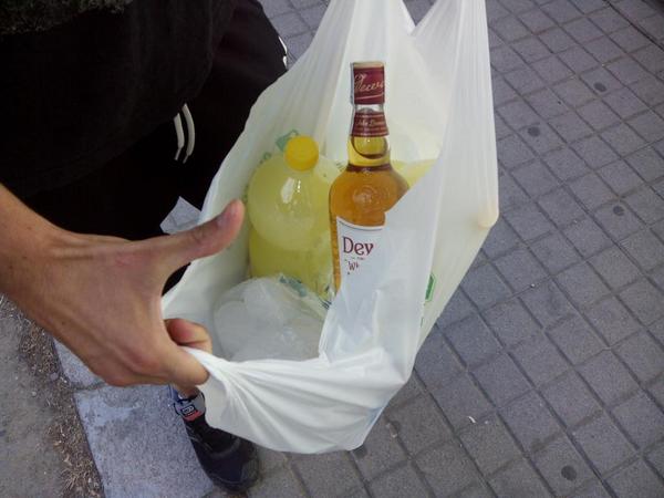 migii17's tweet photo. @AlbeeertoOrtiz @germansuermano @messybdj yo toy con tete en mowai http://t.co/lpTdUFvdNC