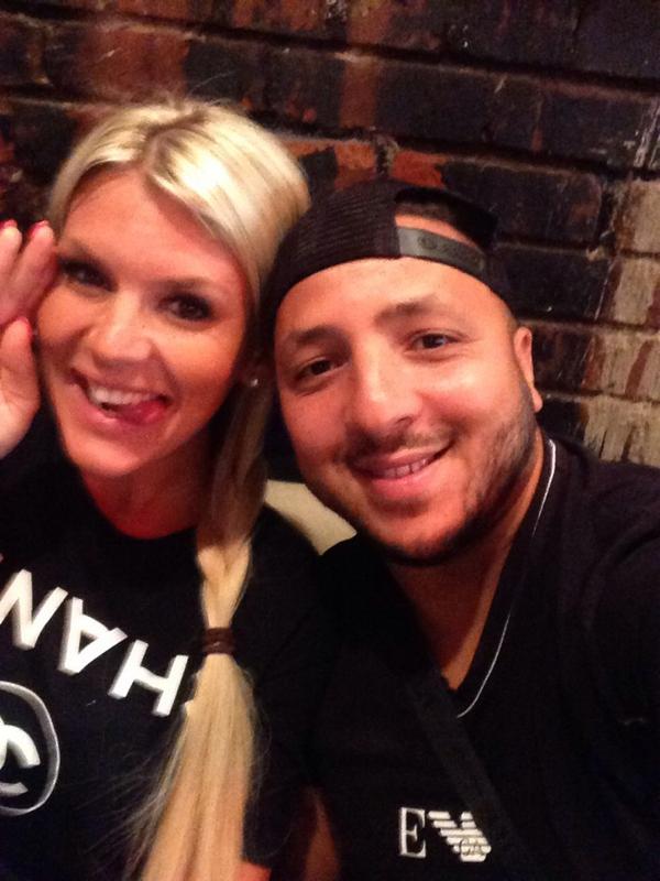 kameldesanges's tweet photo. Un ptit selfie entre deux prise sur le tournage HG4!!!!! http://t.co/e4WmSvPFbj