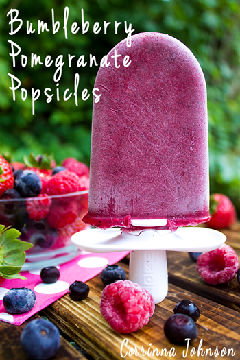 GoodVegMag's tweet photo. What's a bumbleberry popsicle? THIS is a bumbleberry popsicle! #popsicles http://t.co/3e9sVPdWTm http://t.co/BCQOVYaGGd
