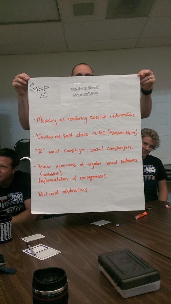 runninstang14's tweet photo. Group 10 working hard... Teaching Social Responsibility... #erhsmakeadifference http://t.co/KXwDsWCfGO