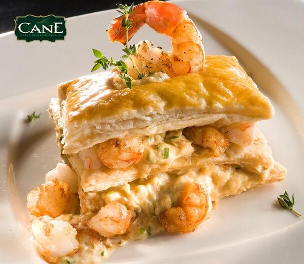 CANE_Restaurant's tweet photo. Los #jueves se prestan para esto. #Hojaldre de #cangrejo y #camarones. #thursday #lunch #almuerzo #canerestaurant http://t.co/SpCsdKxZxV