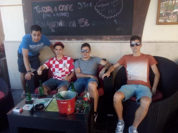 vsanchez_tito's tweet photo. De terraceo por Málaga @BBlzquez  @Ces3Torrero http://t.co/XhXm8DQH5r