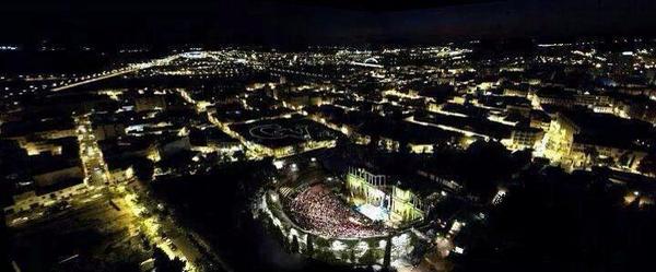 HistoriaRomana's tweet photo. Impresionante imagen del teatro romano en una representación del Festival Internacional de Teatro Clásico de Mérida http://t.co/71jdheofR2
