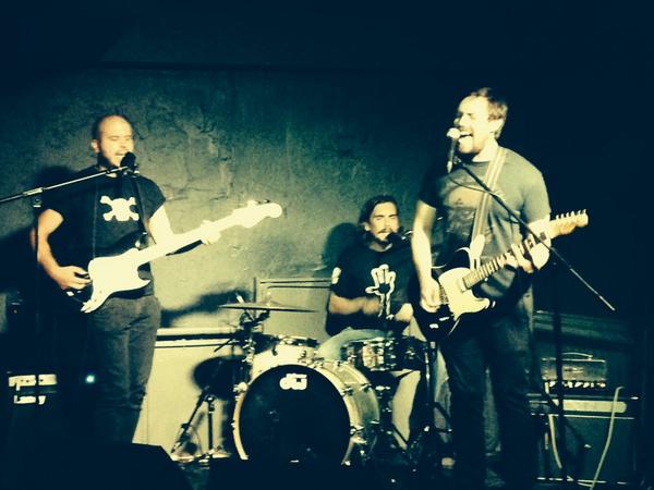 TTYorksUnsigned's tweet photo. Our headliners tonight @__RockingChair are the amazing @comagirls! http://t.co/Ip9paZwUZv