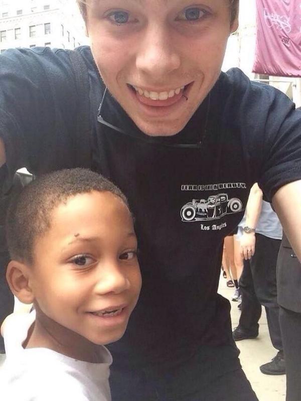 0hcalum's tweet photo. MOTHER OF GOD LUKE HEMMINGS http://t.co/2N0Ni28uLV