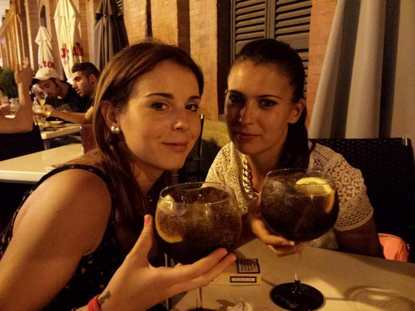 TamaDF's tweet photo. Por nosotras otra vez jajaj @Veroo_Diiaz @lauradf90 @verogomez1988 http://t.co/AoP1KTb5V4