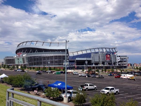 CherylPreheim's tweet image. Happy to see some blue in the skies above #Broncos stadium.  Let's hope it holds! @9NEWS