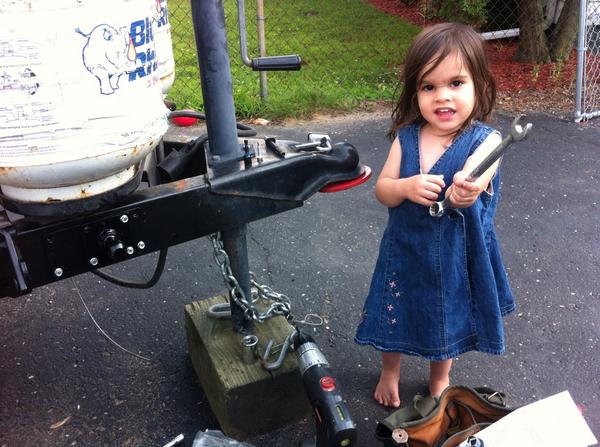HectorsShop's tweet image. My little helper helping daddy get ready for our first camping trip on our RV! #SwayBar