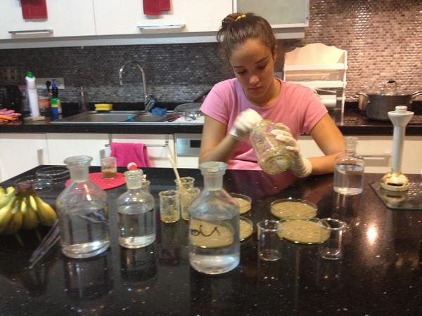 KIDS_DISCOVER's tweet photo. At 16, Turkey's Elif Bilgin won a #Google Science Fair award for her plan to turn banana peels into a #bioplastic. http://t.co/DffPxQlUld