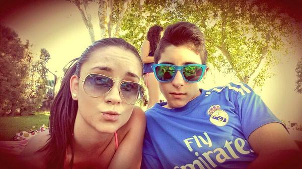Alex24809842's tweet photo. En la pisci con mi prima @virginiaa0510 http://t.co/NGM1yZTgAi