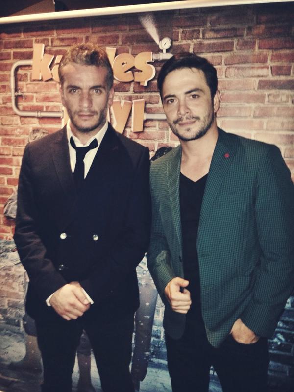 AHMTKRL_MRTCMCR's tweet photo. Sezon finali galası #KardesPayısezonfinali @AHMTKURAL @muratcemcir http://t.co/qSdVMO5HE5