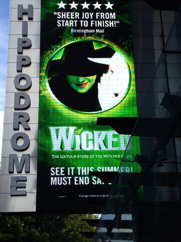 johnson_stephy's tweet photo. Time for wicked! http://t.co/KjS18zCAbS