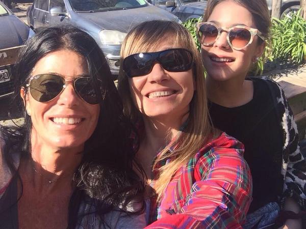 TStoesselITALIA's tweet photo. “@tinistaitaly: Fotos de @TiniStoessel Hoy junto a su mama, y a una amiga de su mama! ❤️😊🍂 http://t.co/iH965seGiB”