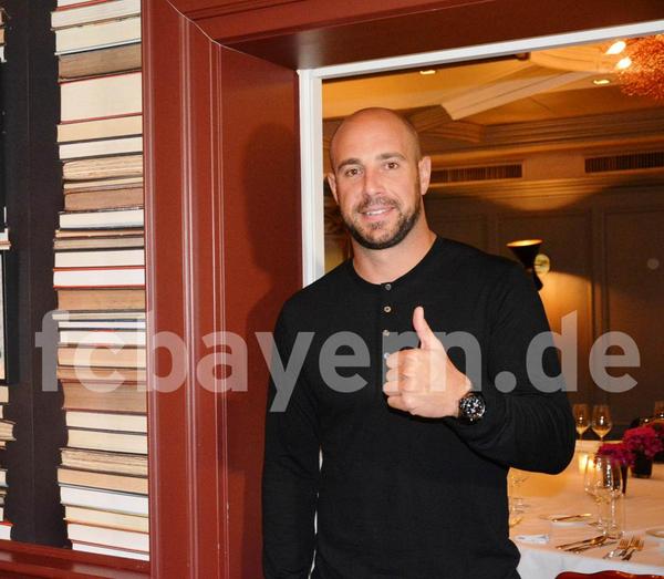 [23] [Gardien] Pepe #Reina BudUwZKCMAIpFZb