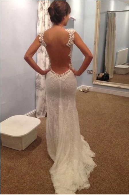 FNL_Fan's tweet photo. This is what #MindyRiggins THOUGHT her dress looked like, right? @staceyoristano @AdriannePalicki #FNL #Weddings http://t.co/PW8WbaB8Pi