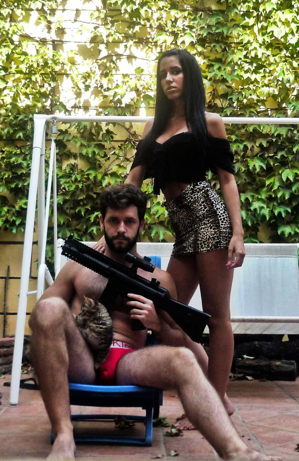 Farnesino's tweet photo. @DanBilzerian Now put the money in the picture, dad http://t.co/M0buYKXh7o