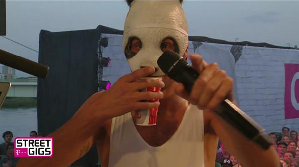 Guck halt noch süßer in die Kamera! 😍😍😍 #bumsgeilerStream #bumsMEGAschön #telekomstreetgigs @thisiscro