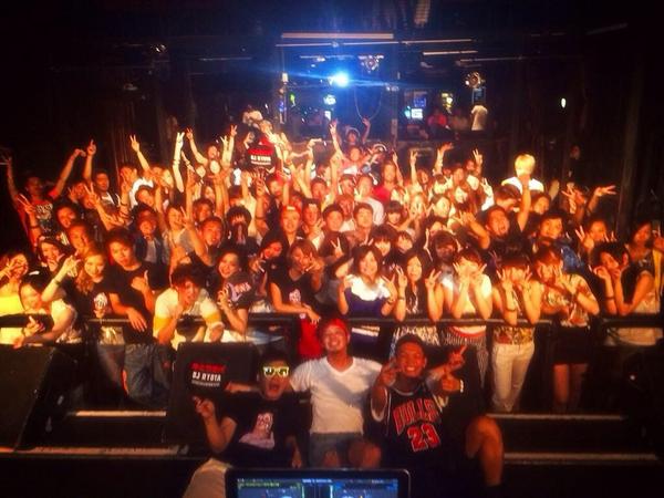 1031kojipy's tweet photo. どうもおもさーです。どうもこじぴーです。最高なパーティーあざす！！
みんな楽しめたでしょう^_^
おもさー地味にラストLIVEでした！
引退して欲しくない人はリツイートおねがいします！
50越えたら部長に相談。照 http://t.co/UiVtX2YWBG