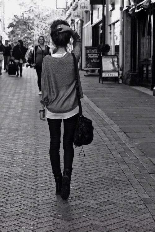 deux00zero's tweet image. i wish i was her, she is so thin