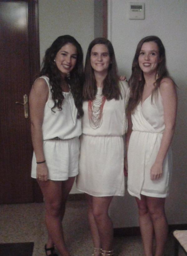 CarmenRQuesada's tweet photo. Muchas gracias a las mejores heemanas del mundo por estos pedazo de 6 dias! Osquieroo @PilarRBP y @prb_pb99 http://t.co/kQ0ZkCuV2S