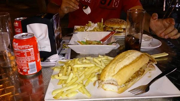 birijara10's tweet photo. Nos vamos a poner finos... Como traga el bicho, me va a arruinar... @AJRojas13 http://t.co/rQ7CE7iVwv