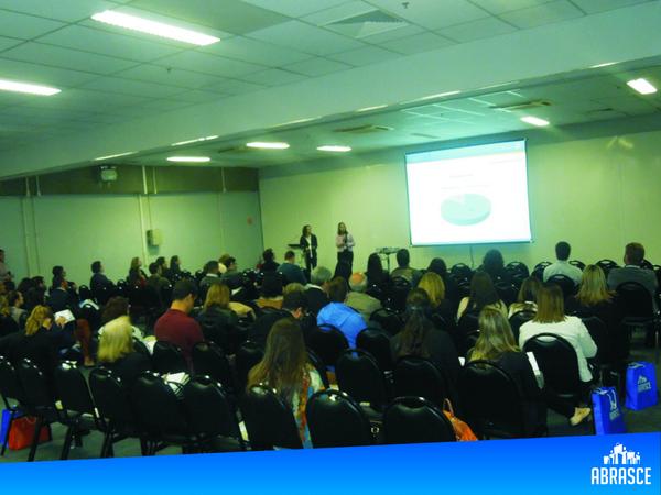 ABRASCE's tweet photo. Realizamos a reunião com os expositores da Exposhopping. Confira. http://t.co/hxiDLtoqwV