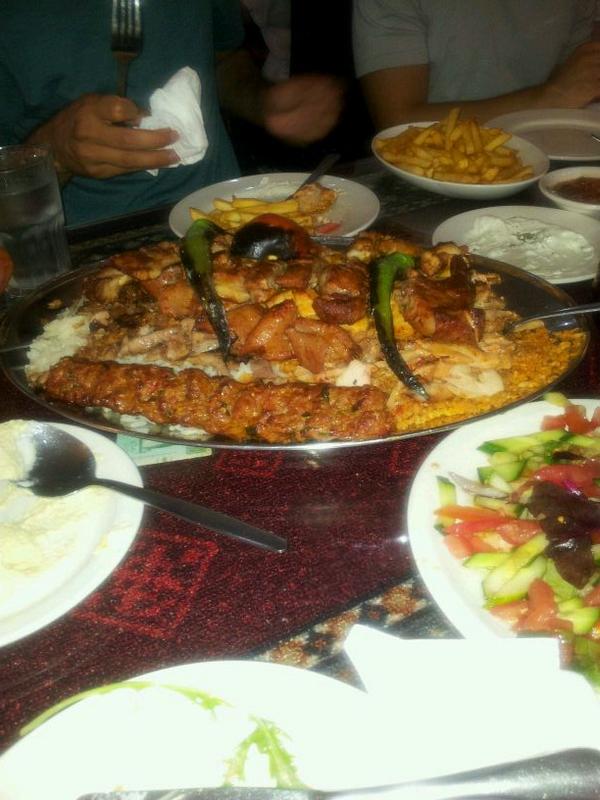 andremetriou's tweet image. this. #turkishfood #lotsofmeat #whoorderedthechips