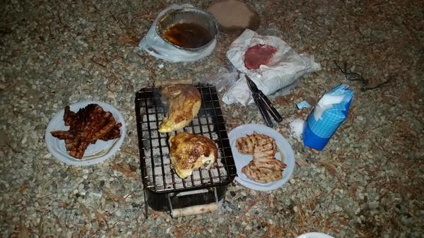 julmusan's tweet photo. Dando de comer a los ambrientos, @__Sara__Quiro @SaSuxs @Karotides @pepesosa2 @julmusan . http://t.co/qTIVWPPfPn