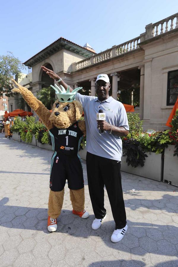 ICYMI: <a href="/MaddieLiberty/">Maddie - Mascot</a>'s visit to <a href="/NBANation/">NBA Nation</a> in Union Square and even got a pic with <a href="/Thunderdunk53/">Darryl  Dawkins</a>!