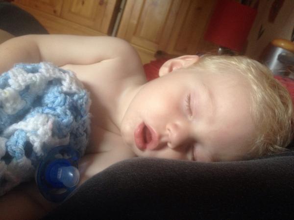 leanneheath87's tweet photo. My poorly little man! Hate him being ill 😰 http://t.co/n4vLjx5AIz